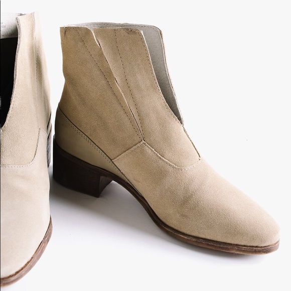 NIB Cream Leather Deep V Hand Finish Ankle Boots - Picture 6 of 6